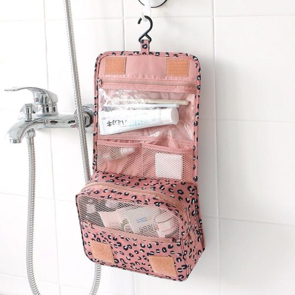 trousse de toilette suspendue