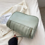 trousse de toilette spacieuse