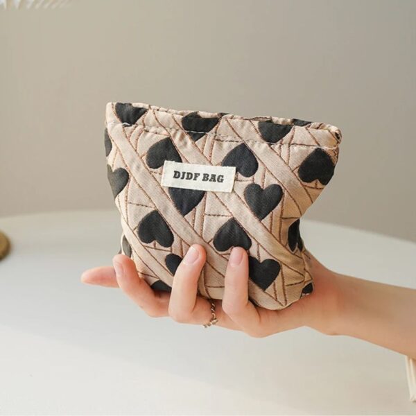 trousse maquillage motifs cœurs