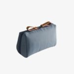 trousse pour articles essentiels