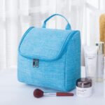 Trousse suspendue pour salle de bain