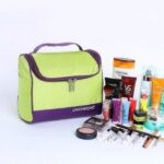 Accessoires de toilette bien rangés
