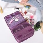 Trousse de toilette suspendue