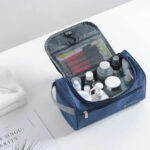 trousse de toilette suspendue