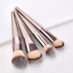 Pinceaux de maquillage raffinés